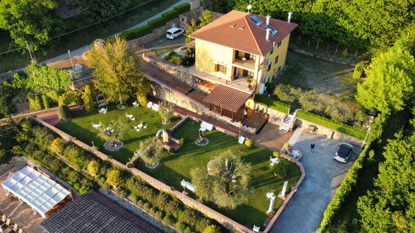 Vista dall'alto dei giardini di Bellavigna